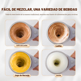 La taza mezclando café con leche, latte, zumo de naranja y leche